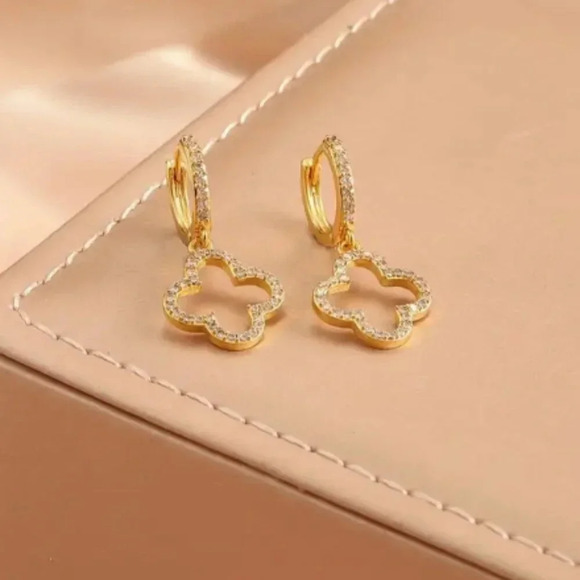 NWTs - Gold Tone Clover Shaped drop Earrings Rhinestone encrusted - Picture 1 of 3